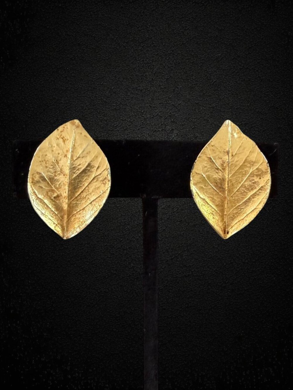 Vintage Crown Trifari Gold Leaf Clip-On Earrings Textured Botanical Classic